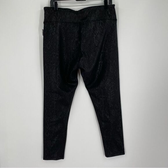 Simply Emma Women’s Embossed Leggings Black Onyx size 1X - Picture 3 of 3